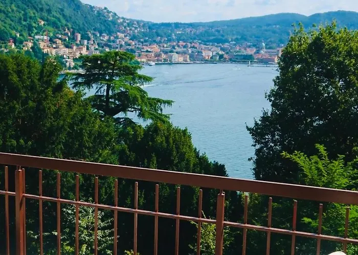 Splendida Vista Sul Apartamento Como